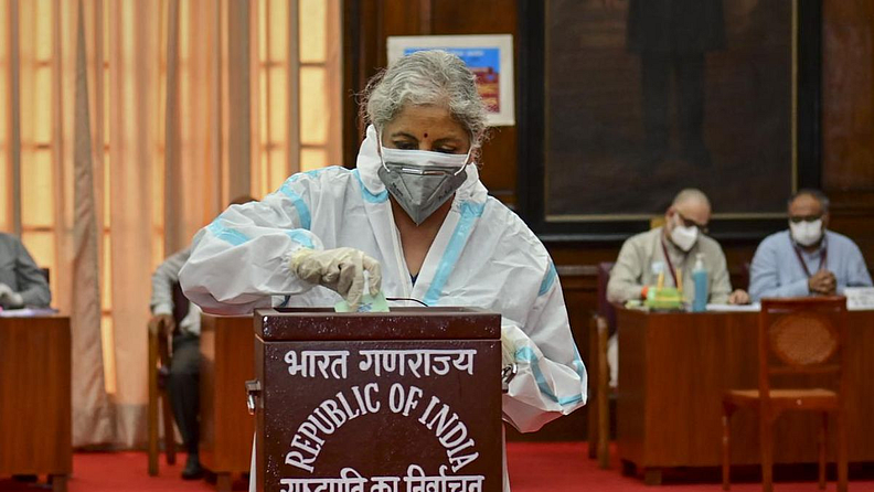 केंद्रीय अर्थमंत्री निर्मला सीतारामन पीपीई कीट परिधान करुन मतदान करण्यासाठी दाखल झाल्या होत्या.