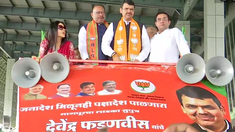 नाराजी उघड! फडणवीसांच्या स्वागताच्या बॅनरवरून अमित शहांचा फोटो गायब