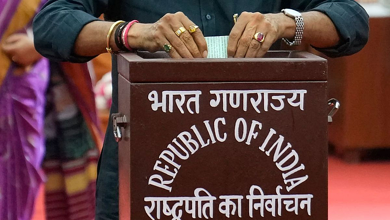 मात्र भाजपा खासदार सनी देओल आणि संजय धोत्रे यांच्यासह साधारण आठ खासदारांनी मतदान केलं नाही.