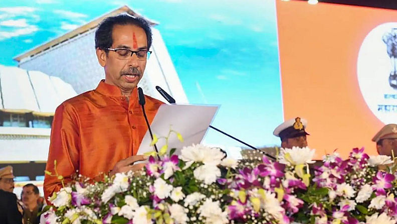 शिवसेना पक्ष प्रमुख उद्धव ठाकरे ६२ वा वाढदिवस साजरा करत आहेत.