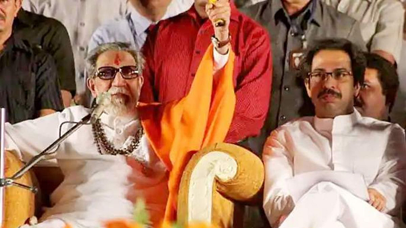 शिंदे गटाच्या बंडानंतर शिवसेना सावध भूमिकेत दिसून येत आहे. अशातच आता शिवसेना राष्ट्रपती पदासाठी एनडीएच्या उमेदवार द्रौपदी मुर्मू यांना पाठिंबा जाहीर करणार असल्याची चिन्हं दिसत आहेत.