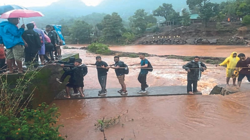 Krishnavanti river Rescue of a thousand tourists