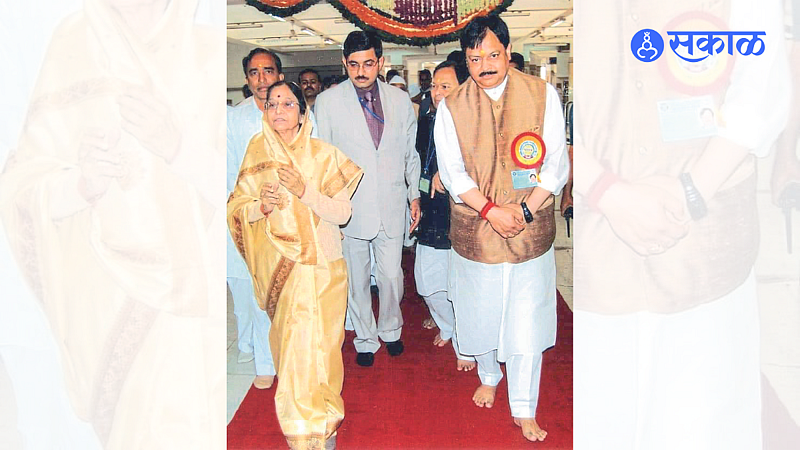 ex President Pratibha Patil visited gargoti museum.