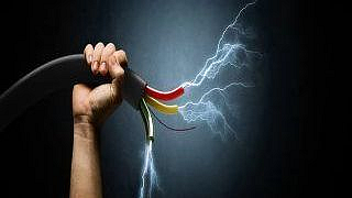 Husband and wife died on the spot due to lightning