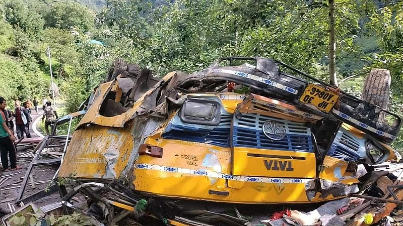 हिमाचल प्रदेशमध्ये मोठा अपघात; शाळेची बस दरीत कोसळून 10 ठार