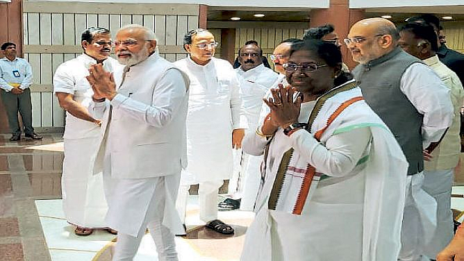 vikas jhade writes presidential election Changing in political struggle Jharkhand Hemant Soren