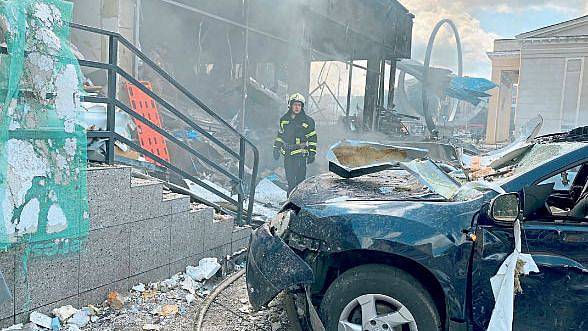 Russia ukraine war crisis missile strike kills 17 and 90 people injured
