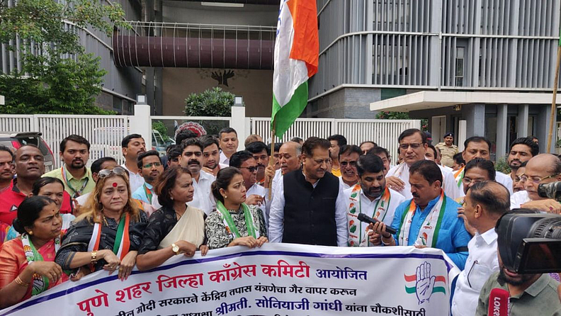 तर, दुसरीकडं काँग्रेसनं पुन्हा एकदा देशभरात ताकद दाखविण्याची घोषणा केलीय. त्याअंतर्गत आज दिल्ली, राजस्थान, बिहार, महाराष्ट्र, कर्नाटक, छत्तीसगडसह अनेक राज्यांमध्ये काँग्रेस कार्यकर्ते आंदोलन करत आहेत.