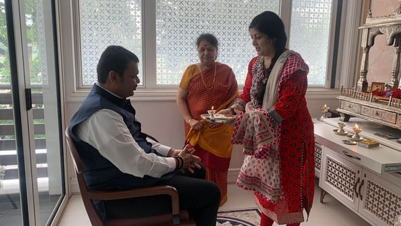 deputy chief minister devendra fadnavis shivatirth meets raj thackeray Sharmila Thackeray