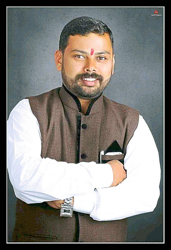 पवार बंधूंच्या हॉटेलांचा शाही थाट