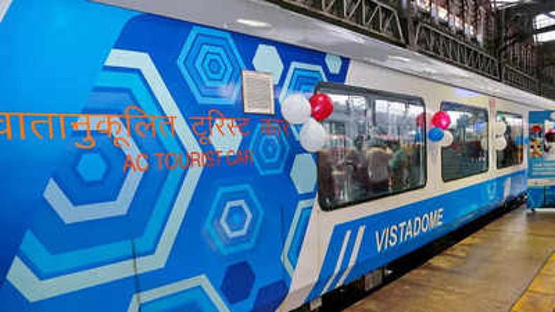 पुणे - मुंबई - पुणे प्रगती एक्स्प्रेसची सेवा पूर्ववत झाली आणि डब्यांचे एलएचबी मध्ये रूपांतर करून या ट्रेनमध्ये विस्टाडोम कोच सुरू करण्यात आला आहे