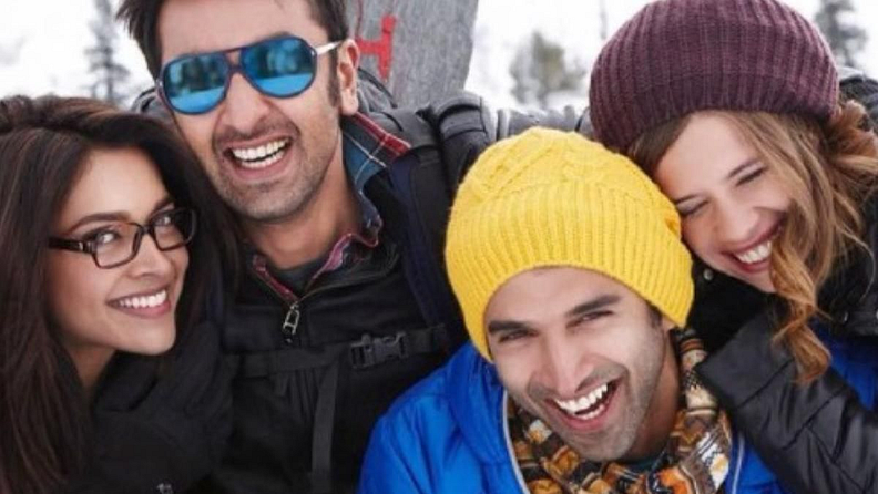 7) ये जवानी है दिवानी
ये जवानी है दिवानी ही मैत्री आणि प्रेमाची कहाणी आहे. हा चित्रपट शिकवून जातो की, जीवनात तुमच्याकडे सर्व काही असू शकते आणि तुमच्या आजूबाजूला मित्र नसल्यास एकटेपणा जाणवतो.