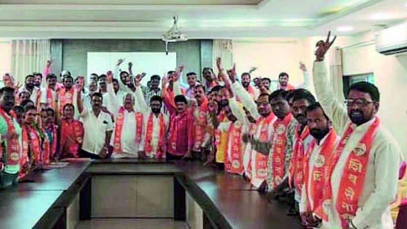 Shiv Sainik With Uddhav Thackeray in Karhada