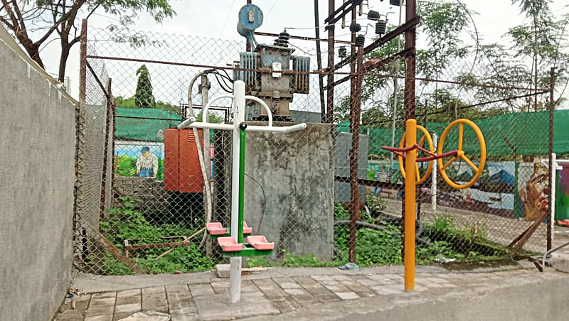 विद्युत रोहित्रांजवळ संरक्षक जाळ्या बसवाव्यात