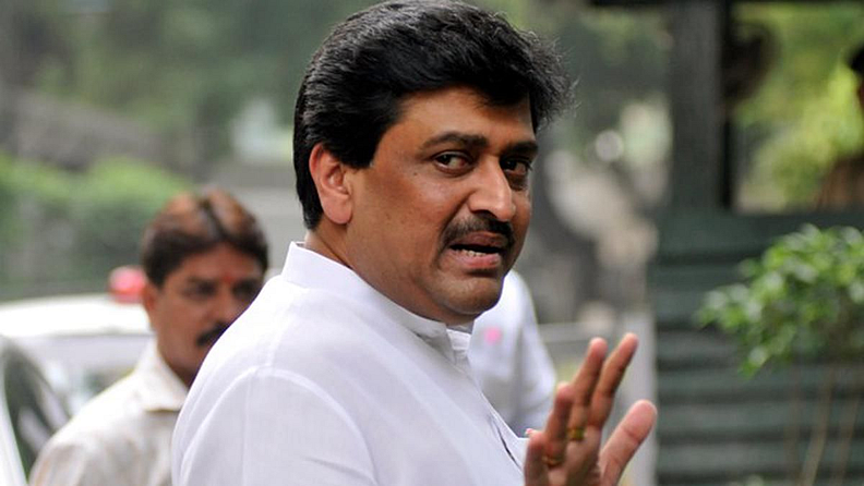 काँग्रेस नेते अशोक चव्हाण २००८ ते २०१० दरम्यान महाराष्ट्राचे मुख्यमंत्री होते. नंतर २०१९ मध्ये, ते उद्धव ठाकरे यांच्या नेतृत्वाखालील मालिआ सरकारमध्ये पीडब्ल्यूडी मंत्री झाले.