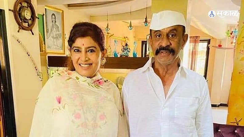 मुंबईतील दगडी चाळ येथे त्यांच्या घरी वाढदिवस साजरा करण्यात आला आहे.