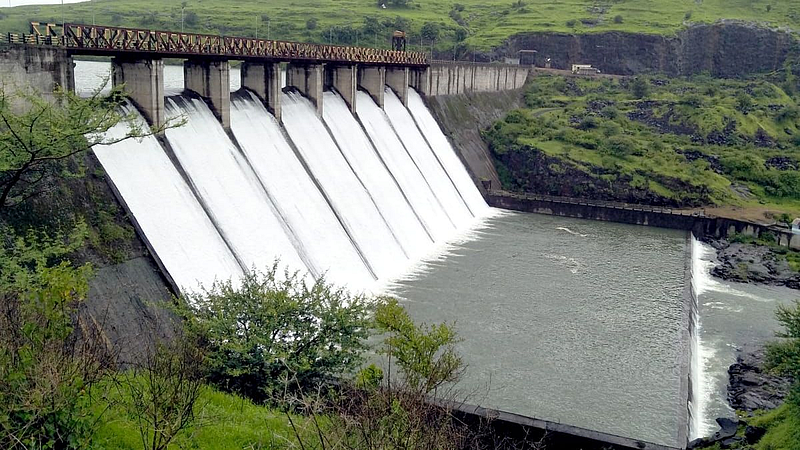 कळमोडी धरण शंभर टक्के भरले, सांडव्यावरून पाणी वाहण्यास सुरूवात