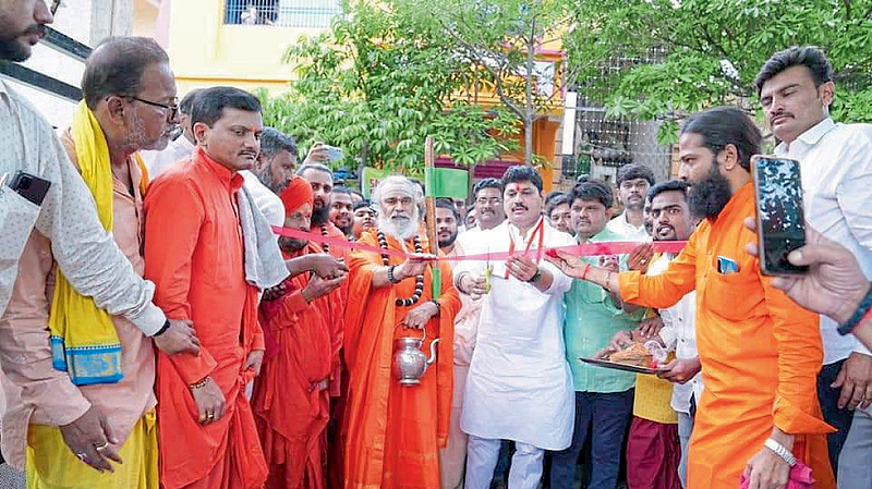 Beed Mahatma Basaveshwar Park statue inauguration by Dhananjay Munde