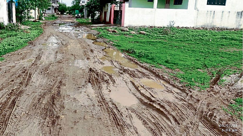 Akola Municipal Council Risod damage roads