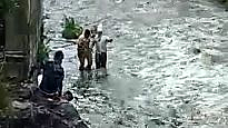 Police constable Saddam Sheikh save youth life pune