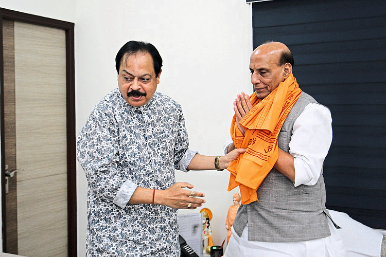 K C pandey welcomes Rajnath singh