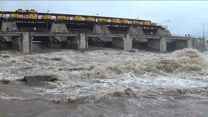Nandurmadhmeshwar Dam latest marathi news
