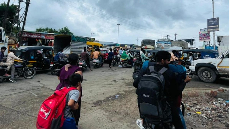 Accident-like situation due to unruly drivers in Padmavatimata Chowk