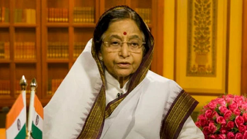 २००७ - प्रतिभा पाटील राष्ट्रपतीपदाच्या पहिल्या महिला उमेदवार तसंच मराठी असल्याचं सांगत बाळासाहेब ठाकरेंनी त्यांना समर्थन दिलं होतं. एनडीएमध्ये असूनही शिवसेनेने यूपीएच्या उमेदवाराला मतदान केलं होतं.