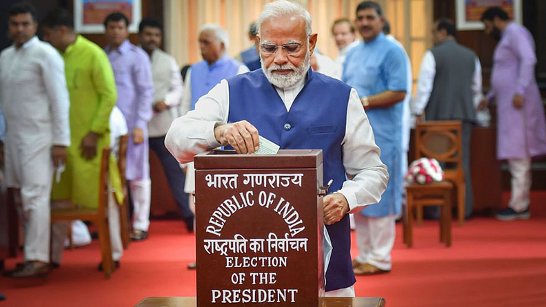 पंतप्रधान नरेंद्र मोदी यांच्यासह अनेक ज्येष्ठ नेत्यांनी राष्ट्रपती निवडणुकीसाठी मतदानाचा हक्क बजावला.