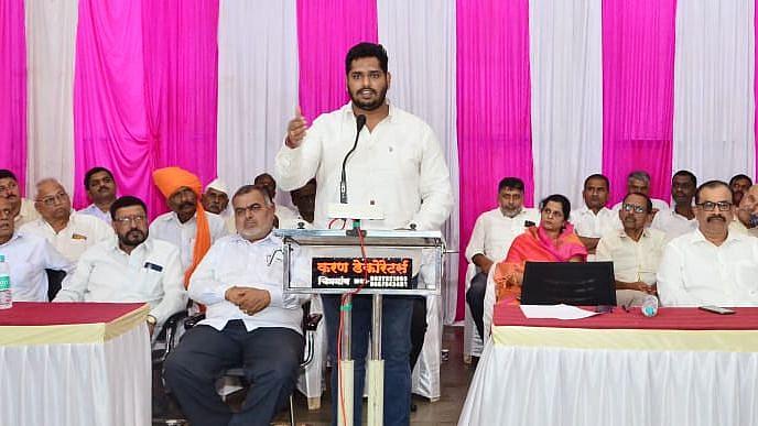 Maharashtra politics MP Sanjay Mandalik join cm eknath shinde group kolhapur