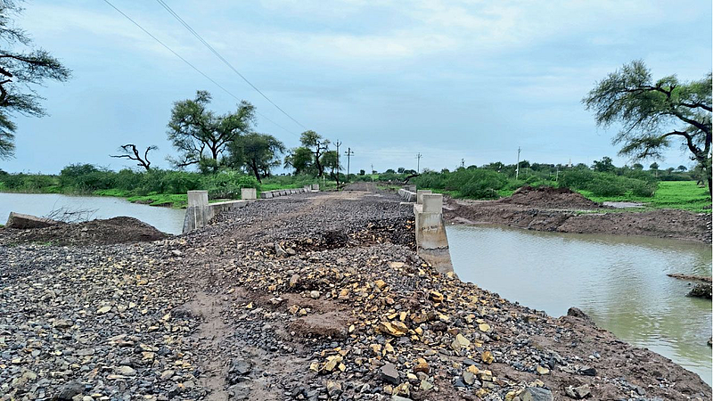 Akola Pallodi Gotra road damage due to heavy rain