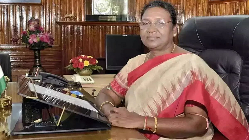 २०२२ - यंदाच्या वर्षी शिवसेना एनडीएच्या बाहेर आहे. राज्यात काँग्रेस-राष्ट्रवादीसोबत असूनही शिवसेनेने राष्ट्रपतीपदासाठी एनडीएच्या उमेदवार आणि भाजपा नेत्या द्रौपदी मुर्मू यांना पाठिंबा जाहीर केला आहे.