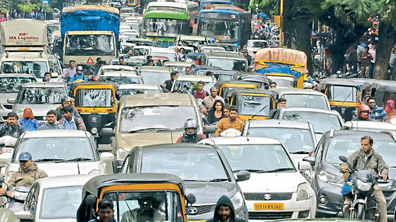 pune traffic news night traffic jam literally culminated driver stuck in traffic jam for 2 hours pune