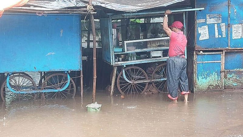 weather update heavy rain fall in rajapur Flood Arjuna-Kodavali rivers ratnagiri