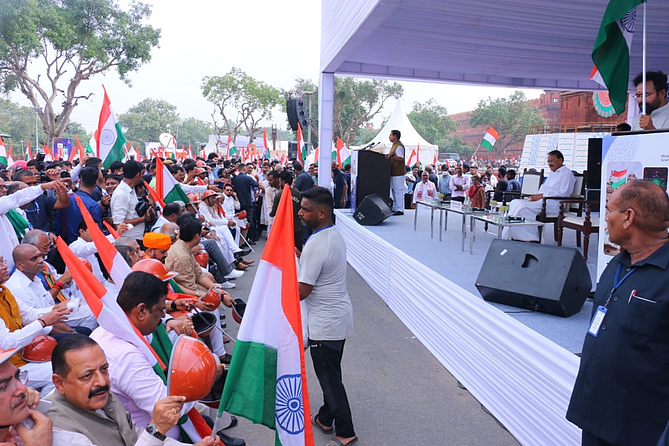 लाल किल्ला ते विजय चौक पर्यंत ही रॅली काढण्यात आली होती.