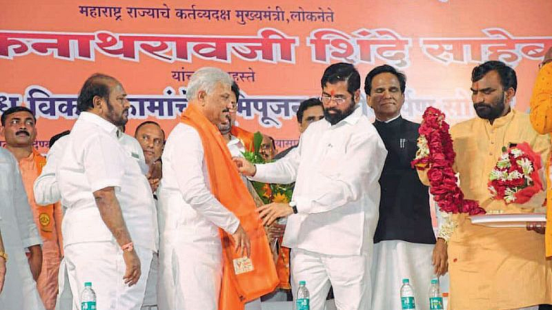 Beed Former minister suresh Navale joins Eknath Shinde group