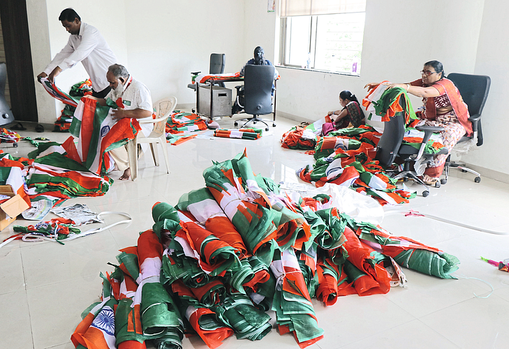 Indian Flag Selling by NMC latest marathi news