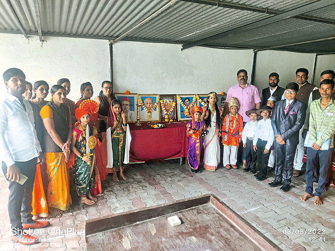 राणूबाई बारणे प्रशालेत
क्रांतिकारकांना अभिवादन