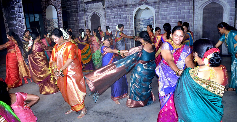 यावेळी महिलांसाठी झिम्मा फुगडी असे विविध खेळत आनंद लुटला