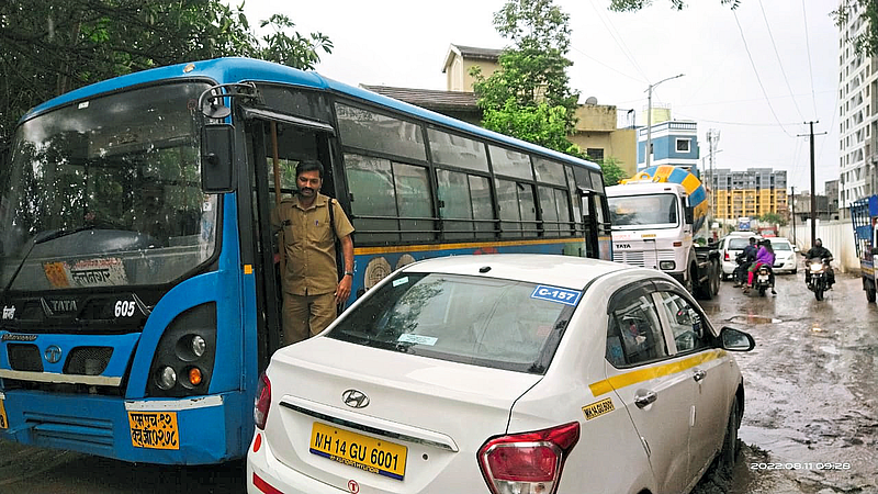 राजारामनगर-आदर्शनगर रस्ता
रुंदीकरण करण्याची मागणी