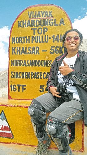 वीस वर्षीय अनर्घ्याची बाईकवर लडाखस्वारी
स्वातंत्र्याचा अमृत महोत्सव ः ५०० सीसी बुलेटसह खारदुंगला पास केला सर