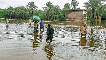 Weather update Rain forecast death 900 National emergency imposed in Pakistan
