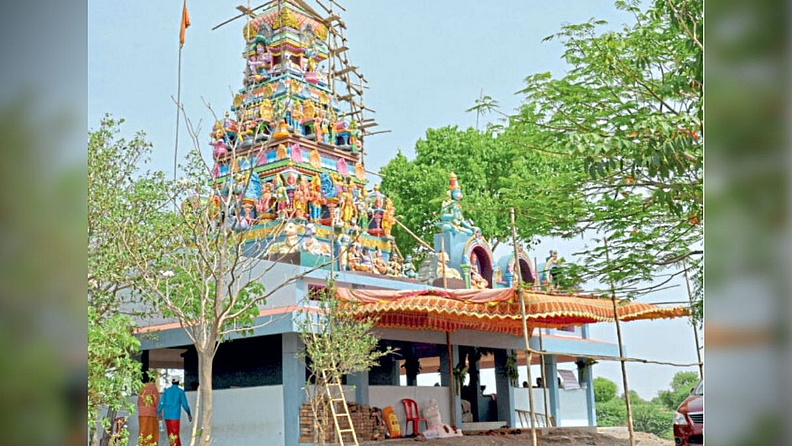 भीमाशंकर मंदिर, गोंदवले बुद्रुक
भीमाशंकर येथील पिंडीसारखी मंदिरात पिंड आहे.