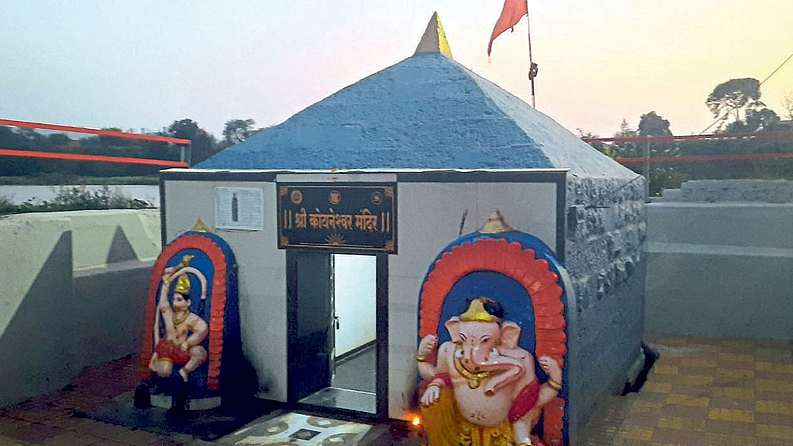 कोयनेश्वर मंदिर, कऱ्हाड
कोयना काठावर श्री कोयनेश्र्वर मंदिर.
