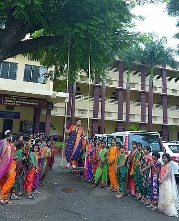 या सणाच्या निमित्ताने लोकरंगभूमी येथे विद्यार्थी-पालक भेट व महिला मेळावा आयोजित करण्यात आला होता.