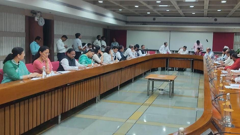 Pune Satara highway safety facility Supriya Sule demand to Nitin Gadkari
