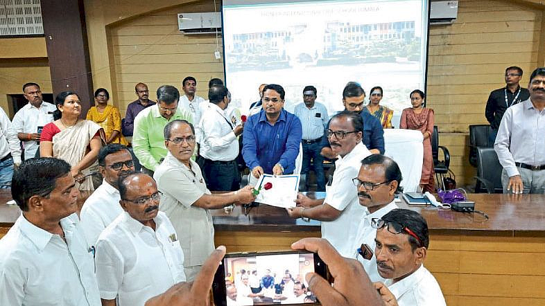 Jalna State ranking of eight clean schools in district