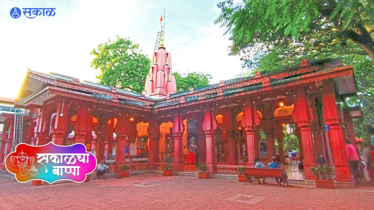 तळ्यातला गणपती (सारसबाग)
सारसबागेतील गणपती हा तलावाच्या बेटावर असल्याने ‘तळ्यातला गणपती’ म्हणून ओळखला जातो.