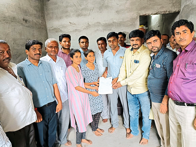 Members of the Baliraja family giving fixed deposit receipts of one lakh each to the sisters as a wave.
