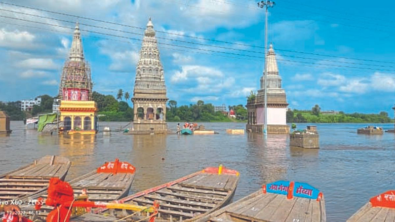 Flood situation in Pandharpur Increase water level in chandrabhaga river
